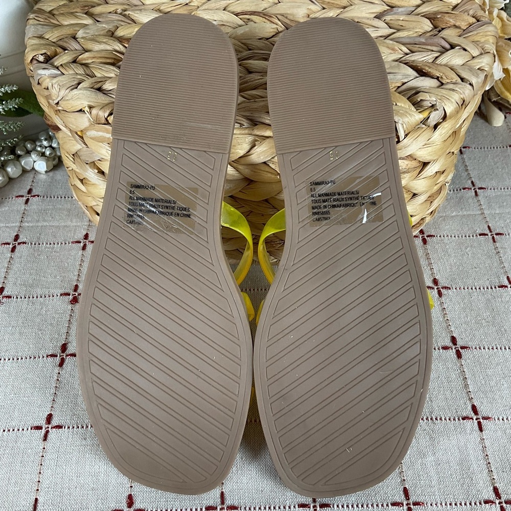 Abound “Sammira 2” Yellow Jelly Strap Sandals Cushioned Footbed Womens 6.5 NWOB - Picture 6 of 7